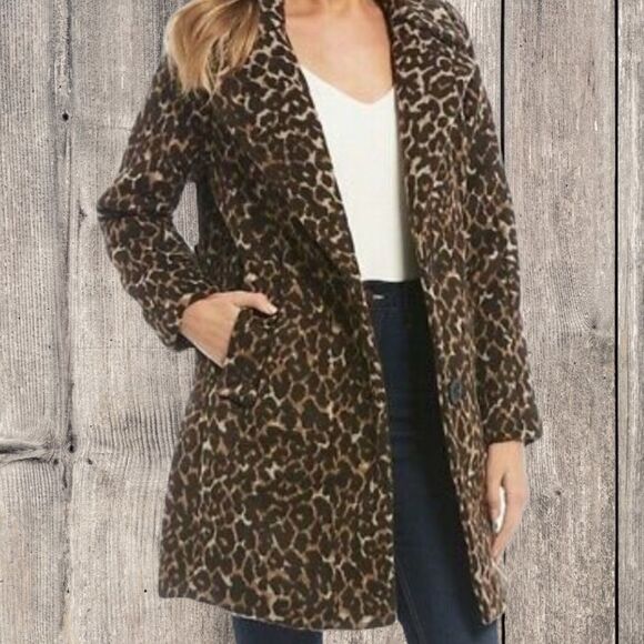 Beautiful Leopard Coat  - Picture 2 of 7